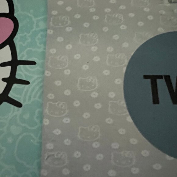 Hello Kitty twin-sized plush blanket - Picture 5 of 5